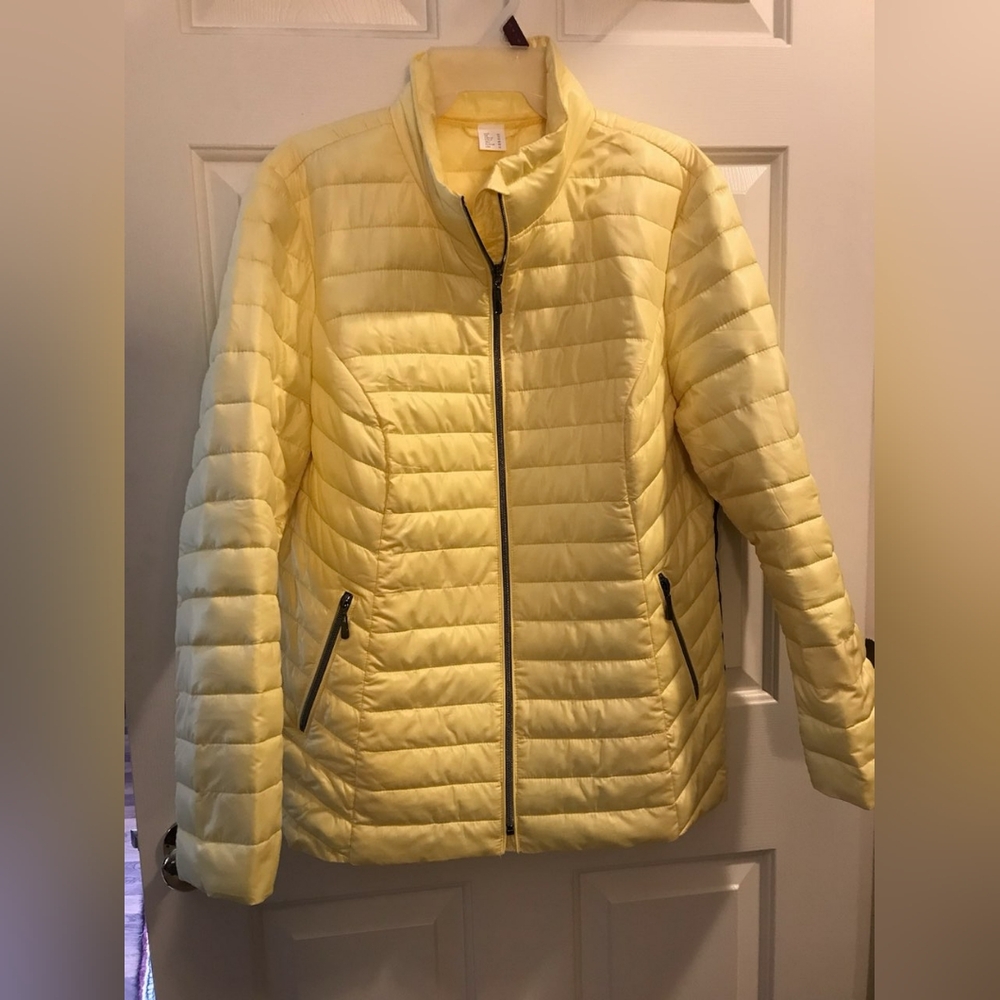 Ladies Yellow Winter Zip-up Jacket. Size 10 (Runs Large)